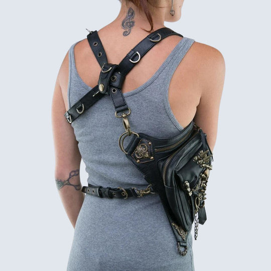 Gothic Gürteltasche mit Totenkopf-Verzierungen