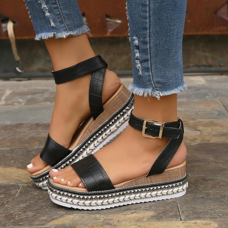 Sommer Sandalen mit Schnallenriemen und Plateau