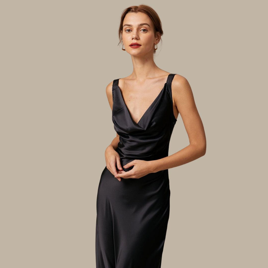 Satin-Maxikleid mit drapiertem Ausschnitt
