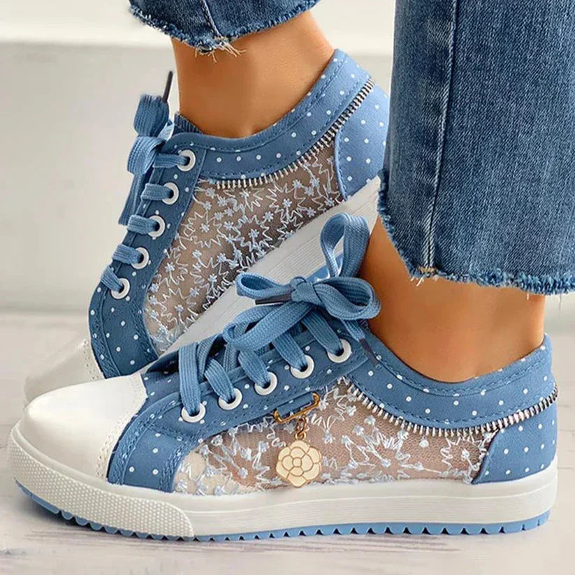 Flache Schuhe mit Spitzenkante