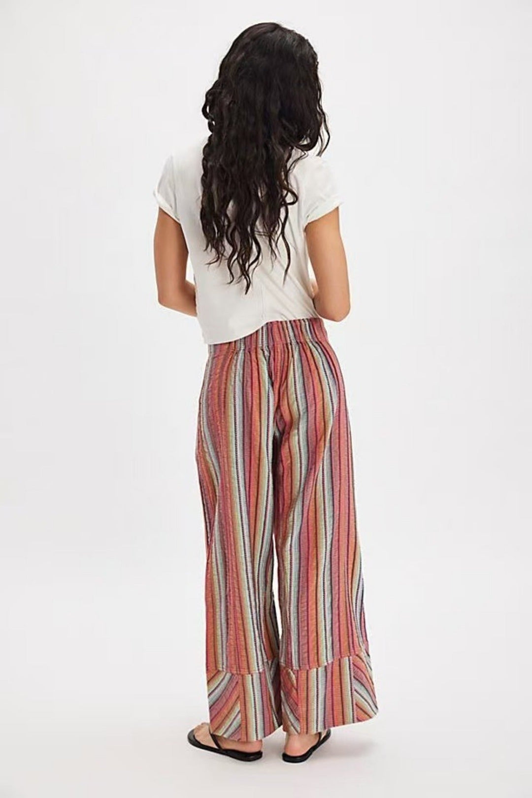 Gestreifte Hose mit weitem Bein