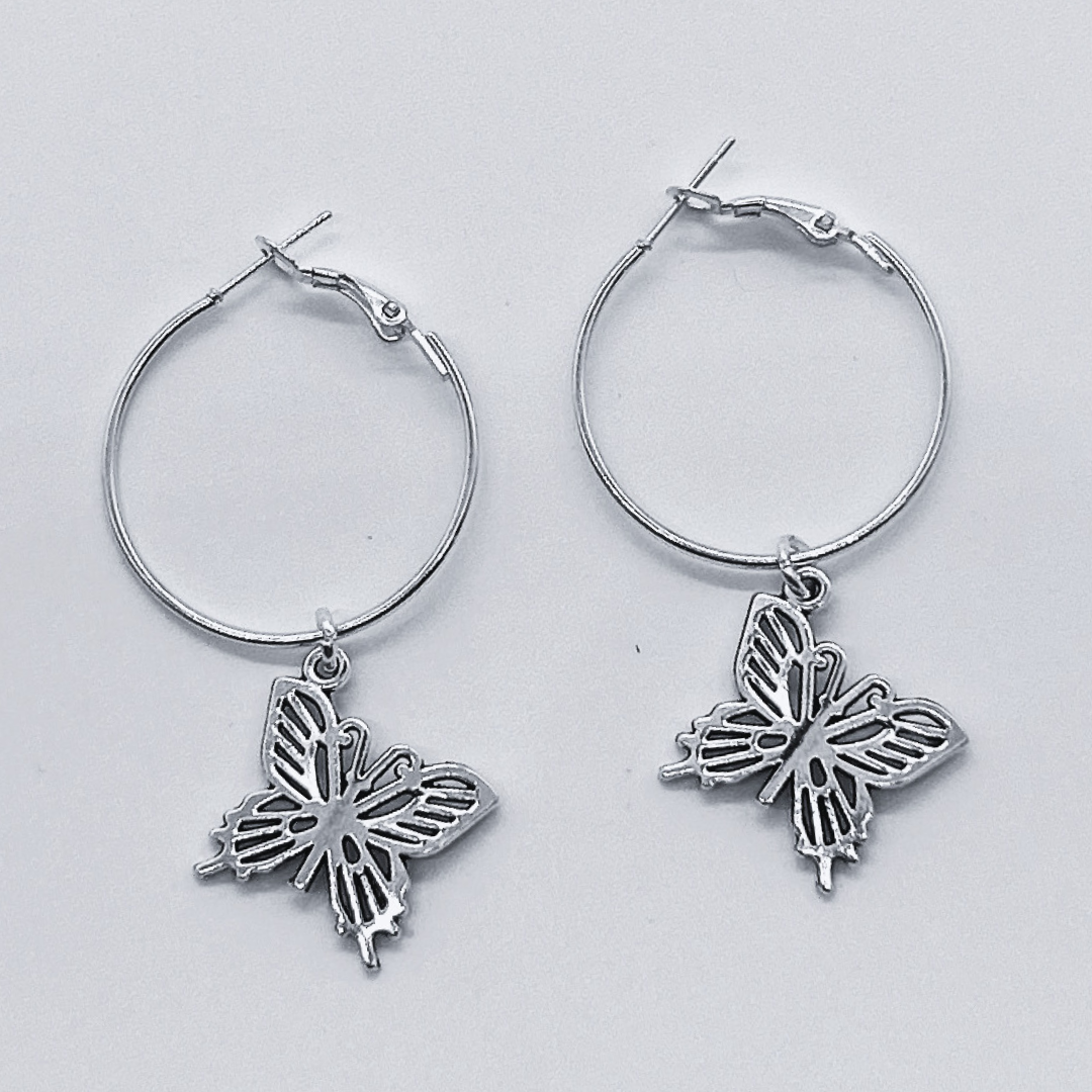 Silberne Creolen mit Anhänger | Shop Nory