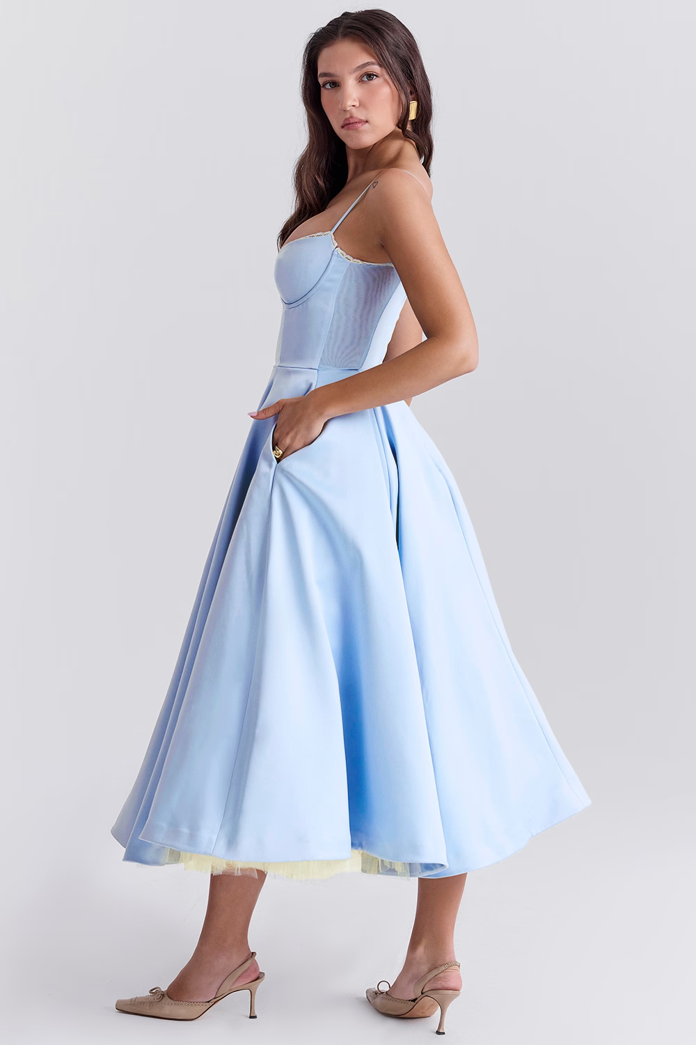 Luxuriös Ausgestellte Kleid mit Spaghettiträgern für Frauen Hochzeit, Braut und Fest Kasana