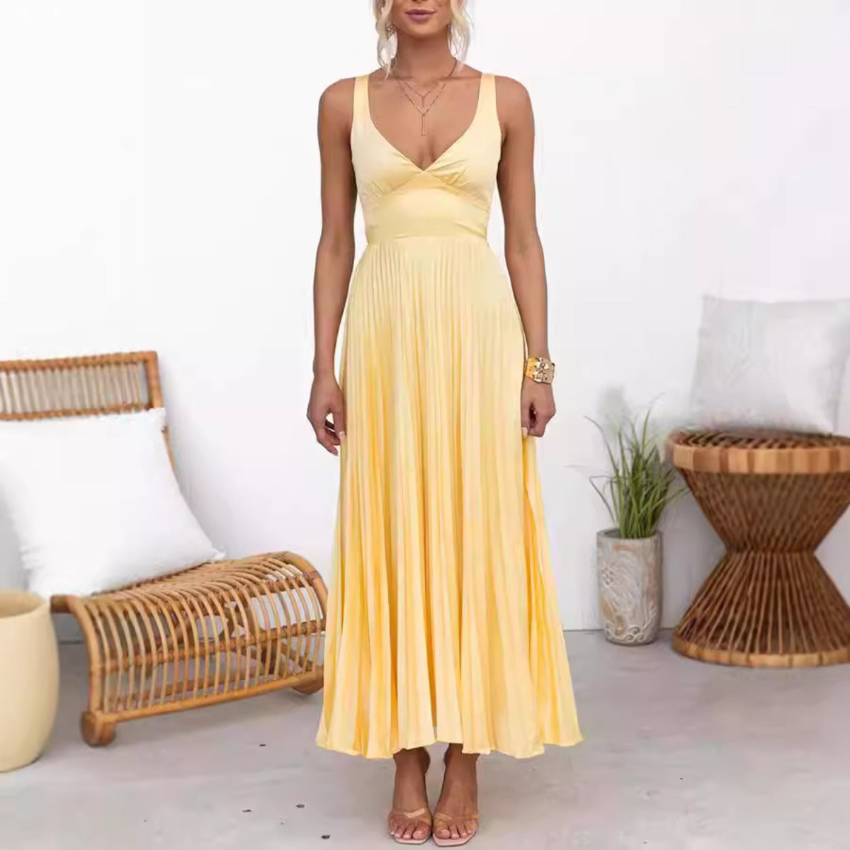 Shopnory | Kleid aus Satin mit Hosenträgern