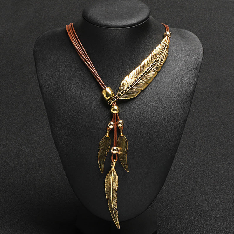 Goldene Feder Halskette Im Boho Stil