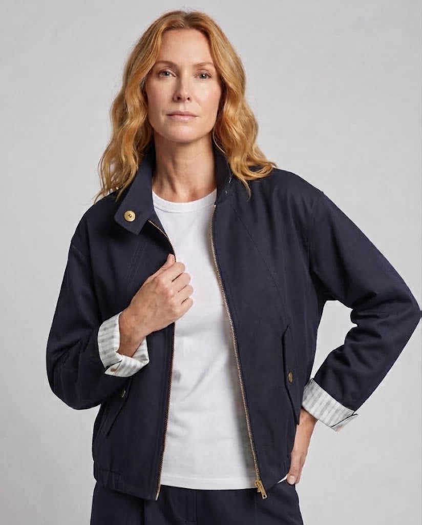 Damen Cropped Utility Jacke mit Stehkragen, Kordelzugsaum und goldfarbenen Details Shop Nory