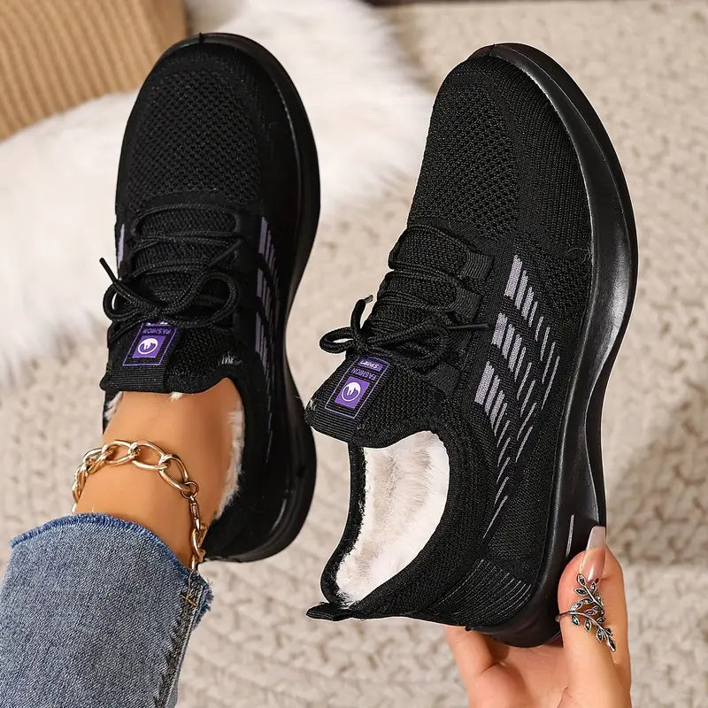 Bequeme Sportschuhe mit weichem Sohlenmaterial