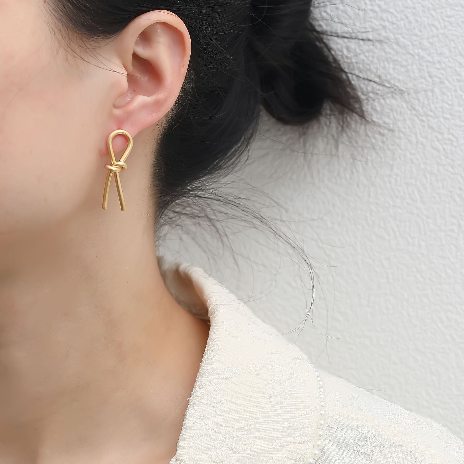 Ohrringe "Esme" im Knoten Design - 18k vergoldet | Shop Nory