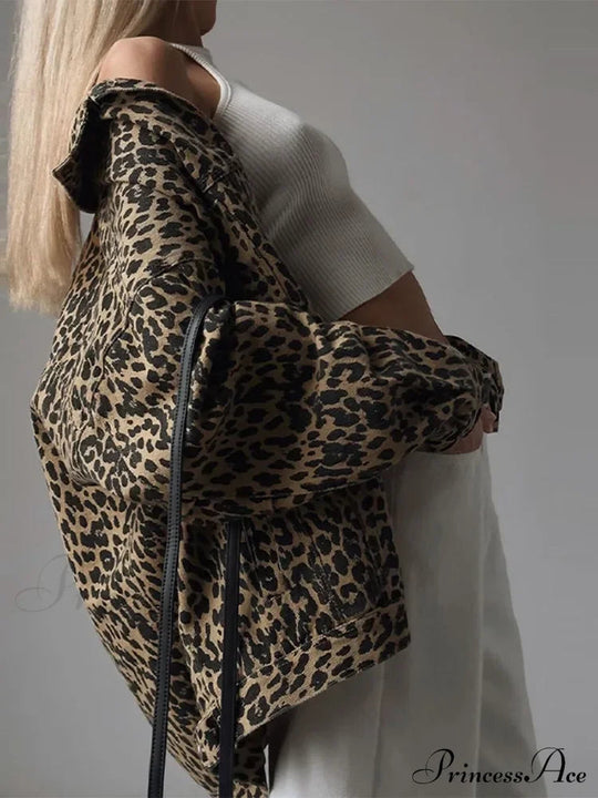 Slim Fit Denim Jacke mit Leopardenstickerei