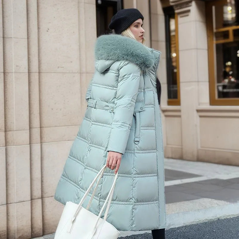 Damen lange Winterjacke mit Pelzmütze und Gürtel
