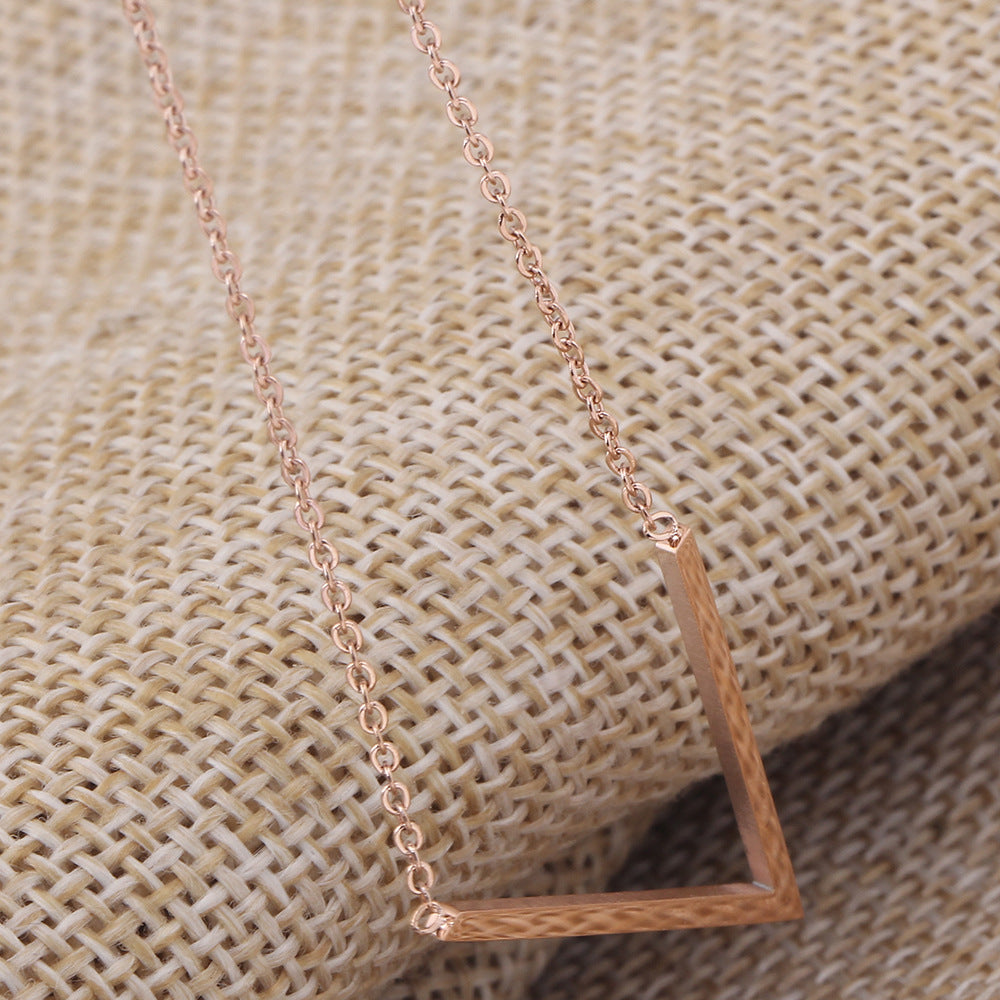 Damen Halskette mit minimalistischem V-Anhänger Shop Nory