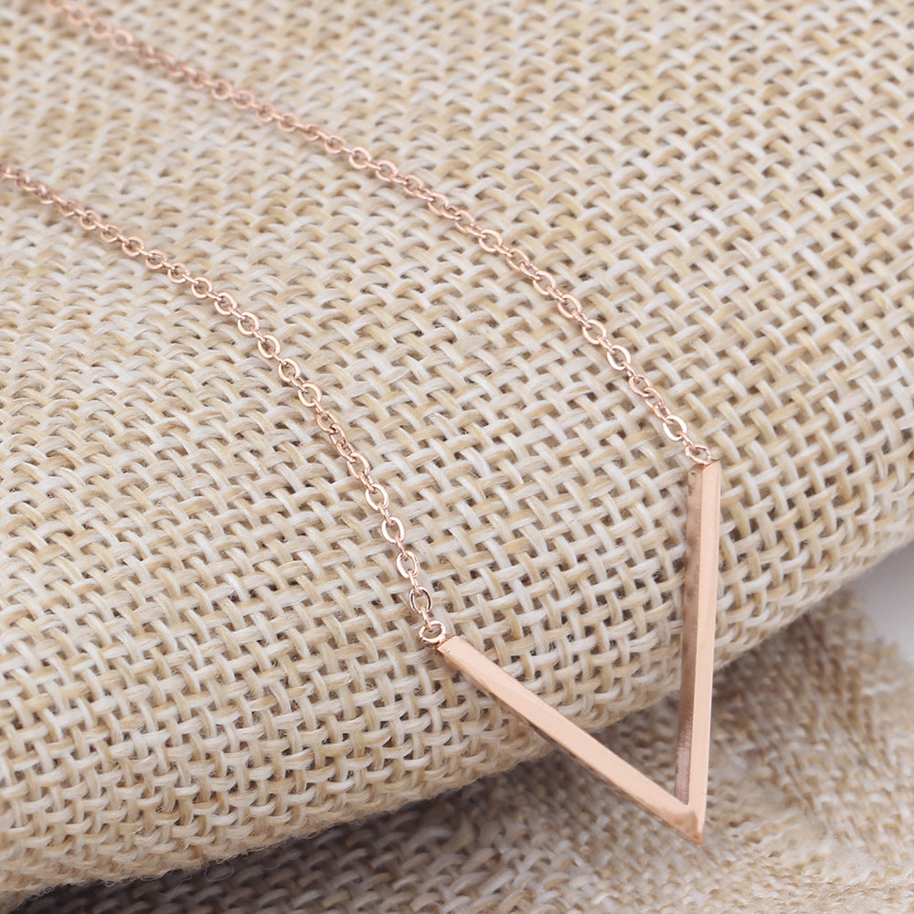 Damen Halskette mit minimalistischem V-Anhänger Shop Nory