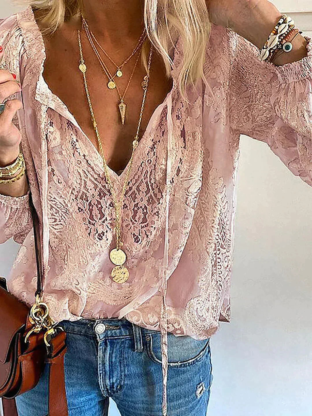 Exklusive Bluse mit Spitzenverzierungen