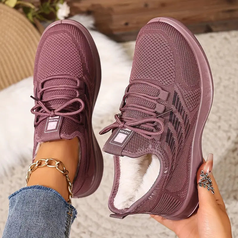 Bequeme Sportschuhe mit weichem Sohlenmaterial