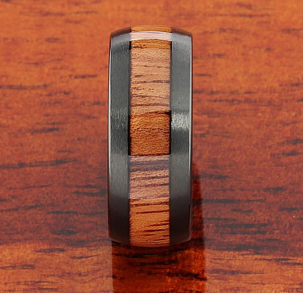 Schwarzer gebürsteter Koa-Holz-Tungstenring | Shop Nory
