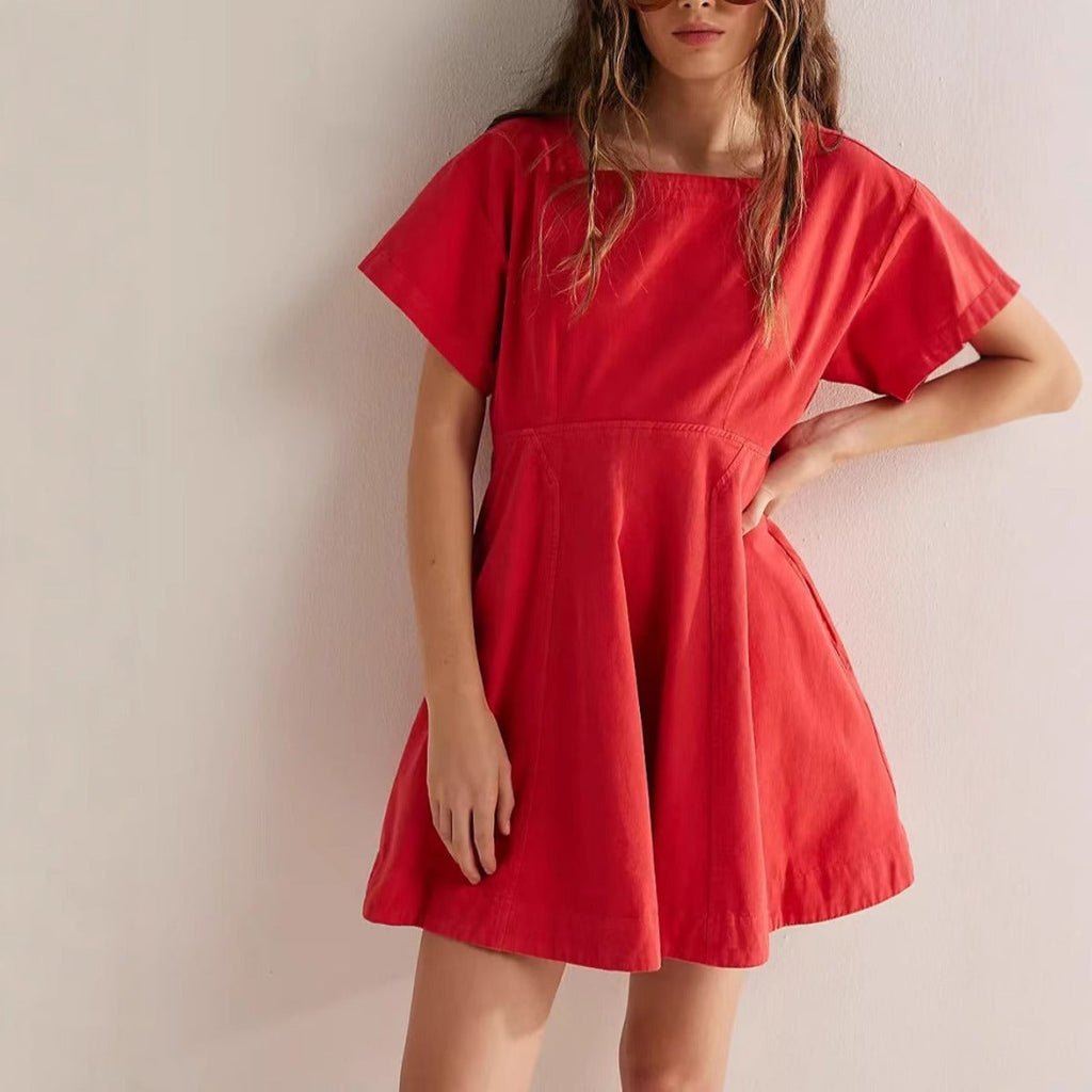Freizeitkleid mit quadratischem Ausschnitt und Knöpfen