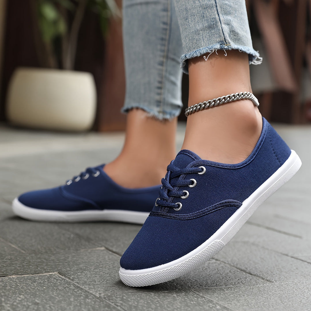 Bequeme Niedrige Canvas Sneakers In Weiß