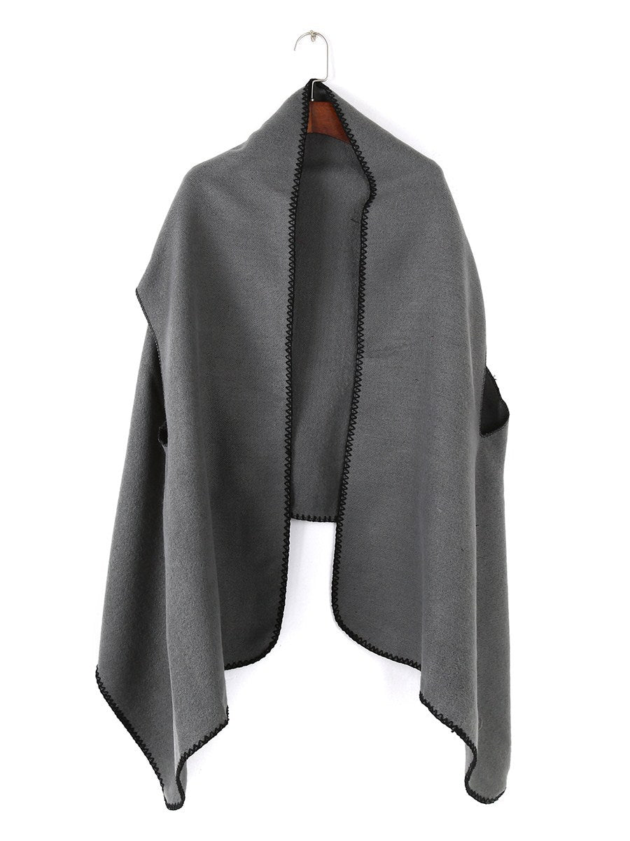 Damen Übergroßer Ruana-Poncho mit Armausschnitten und kontrastierender Kettelnaht Shop Nory