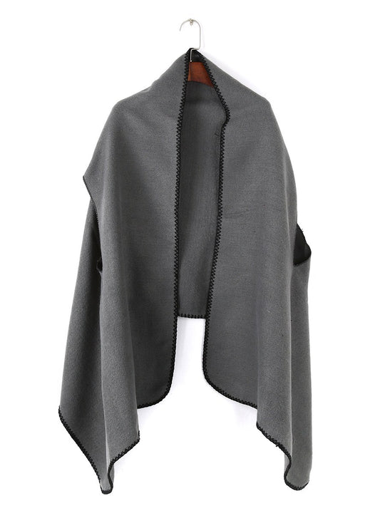 Damen Übergroßer Ruana-Poncho mit Armausschnitten und kontrastierender Kettelnaht Shop Nory