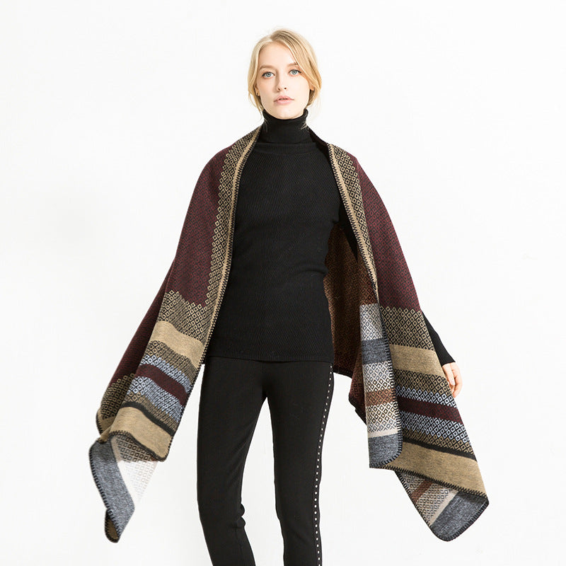 Damen Weicher Jacquard‑Ruana‑Überwurf mit Ethno‑Bordüre und offenem Oversize‑Fall Shop Nory