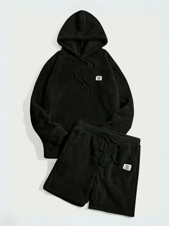 Fluffy Hoodie und Shorts