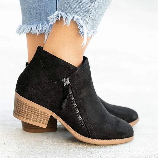 Entspannte Lederstiefeletten Mit Niedrigem Absatz