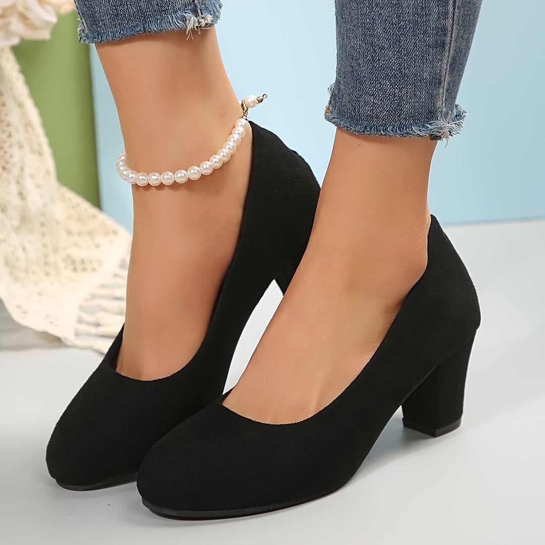 Pumps mit breiter Zehenkappe und stabilem Absatz