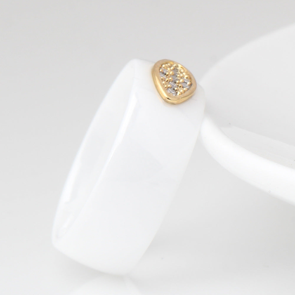Damen Ring mit edel geschwungenem Design und funkelndem Kristalleinsatz Shop Nory