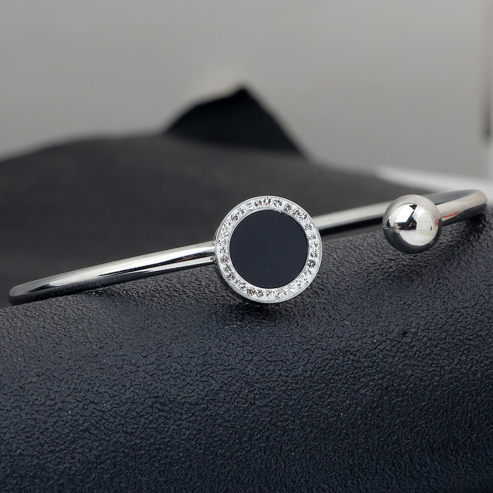 Damen Offenes Armreif mit funkelndem Zirkonia und elegantem schwarzen Stein Shop Nory