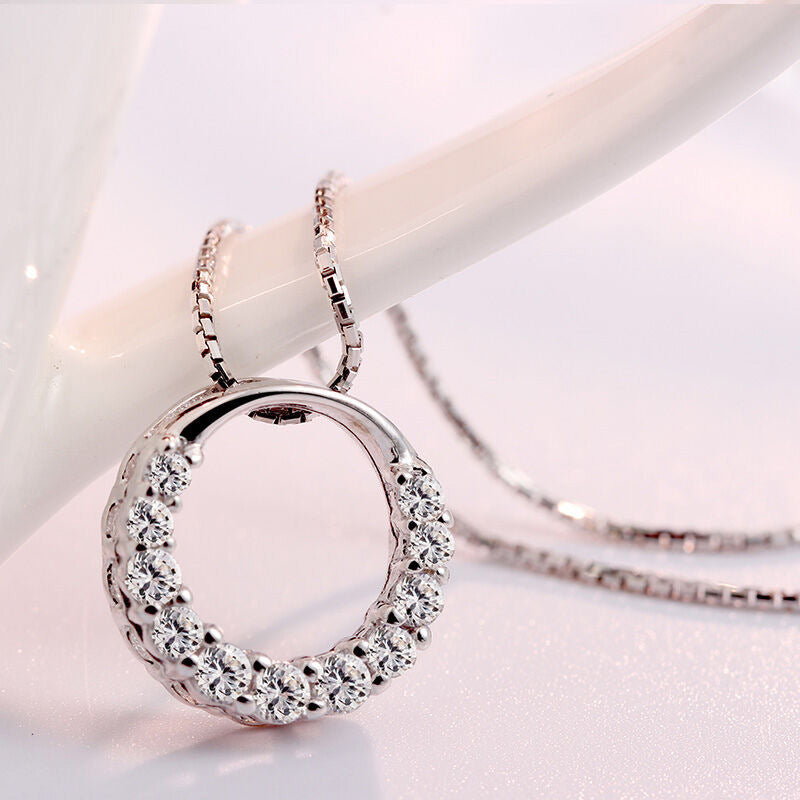 Damen Halskette mit funkelndem Kreisanhänger aus hochwertigem Zirkonia Shop Nory