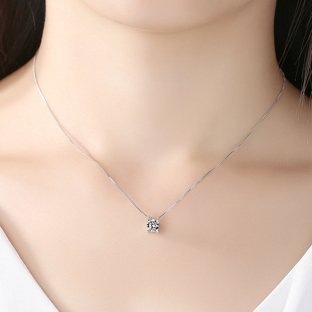 Damen Halskette mit funkelndem Zirkonia-Anhänger und modernem Design Shop Nory
