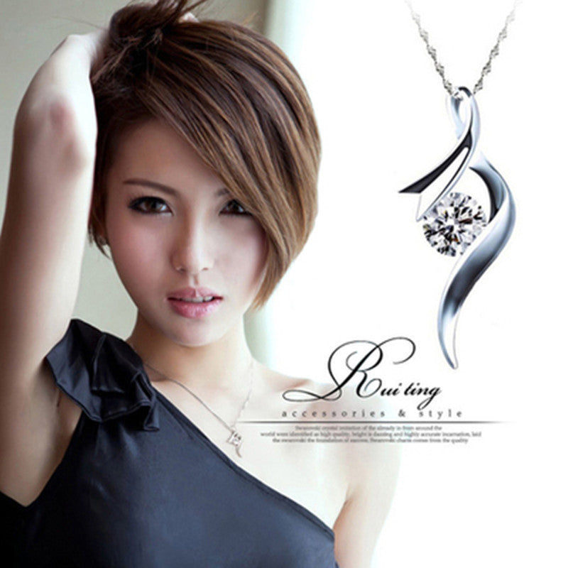 Damen Halskette mit elegantem, geschwungenem Design und funkelndem Zirkonia Shop Nory