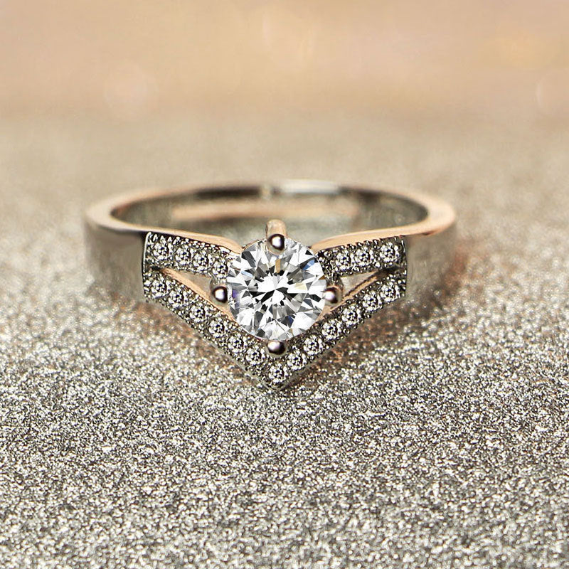 Damen Verlobungsring mit funkelndem Zirkonia-Besatz und filigranem Design Shop Nory