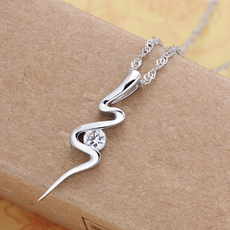 Damen elegante Halskette mit geschwungenem Design und funkelndem Zirkonia Shop Nory