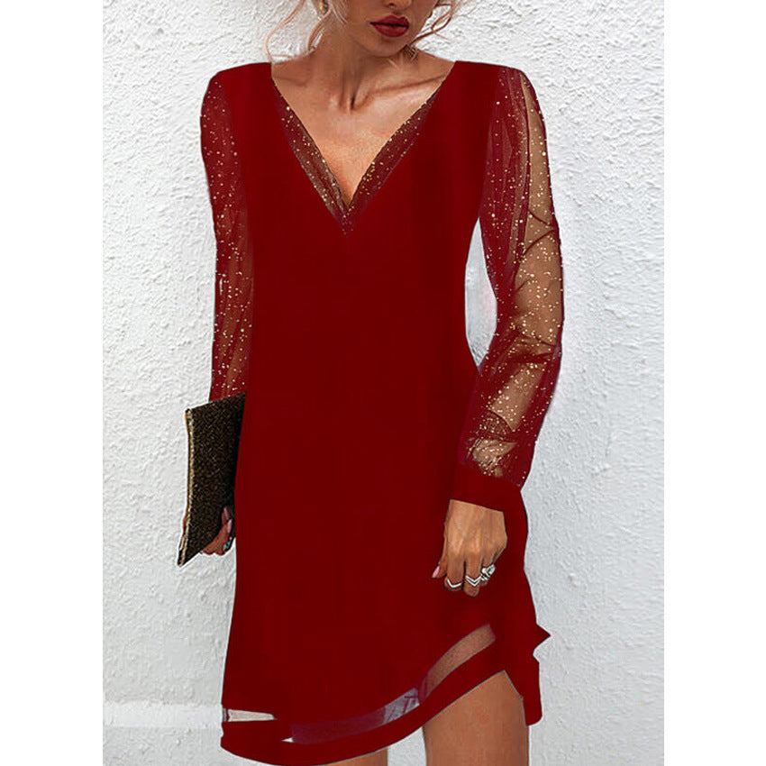 Solides Kleid mit Spitzenbesatz und V-Ausschnitt
