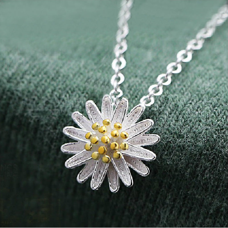 Damen Halskette mit kunstvollem Blütenmuster aus hochwertigem Edelstahl Shop Nory