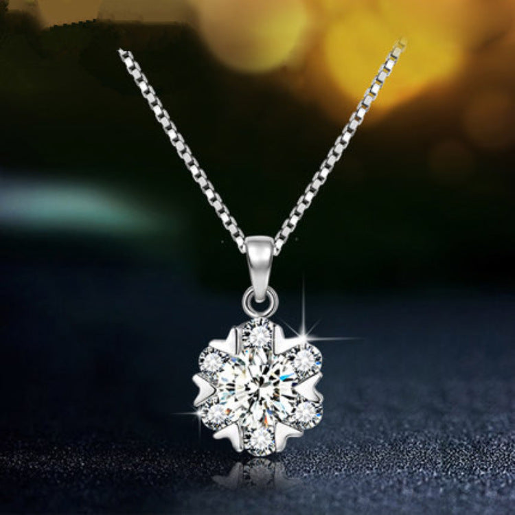 Damen-Halskette mit blühendem Schneeflockenanhänger und funkelnden Zirkonia Shop Nory