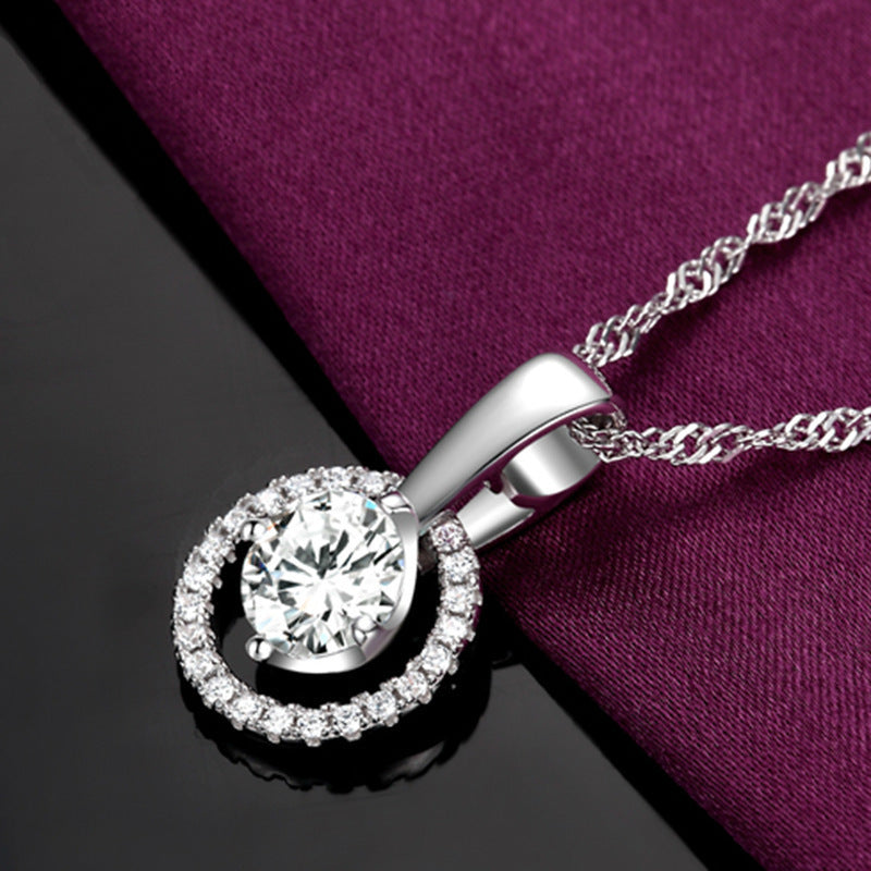 Damen Halskette mit funkelndem Kristallanhänger und elegantem Kettendesign Shop Nory