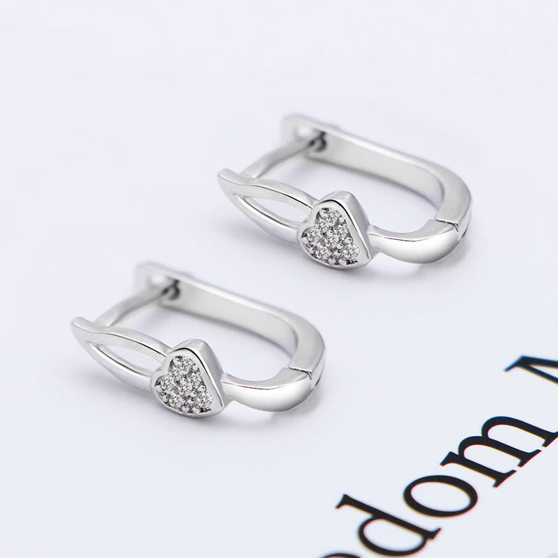 Damen Ohrstecker mit herzförmigem Design und funkelnden Zirkonia-Elementen Shop Nory