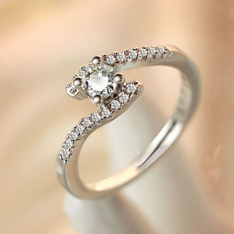 Damen Zart funkelnder Verlobungsring mit kunstvollem Design und hochwertigem Zirkonia Shop Nory