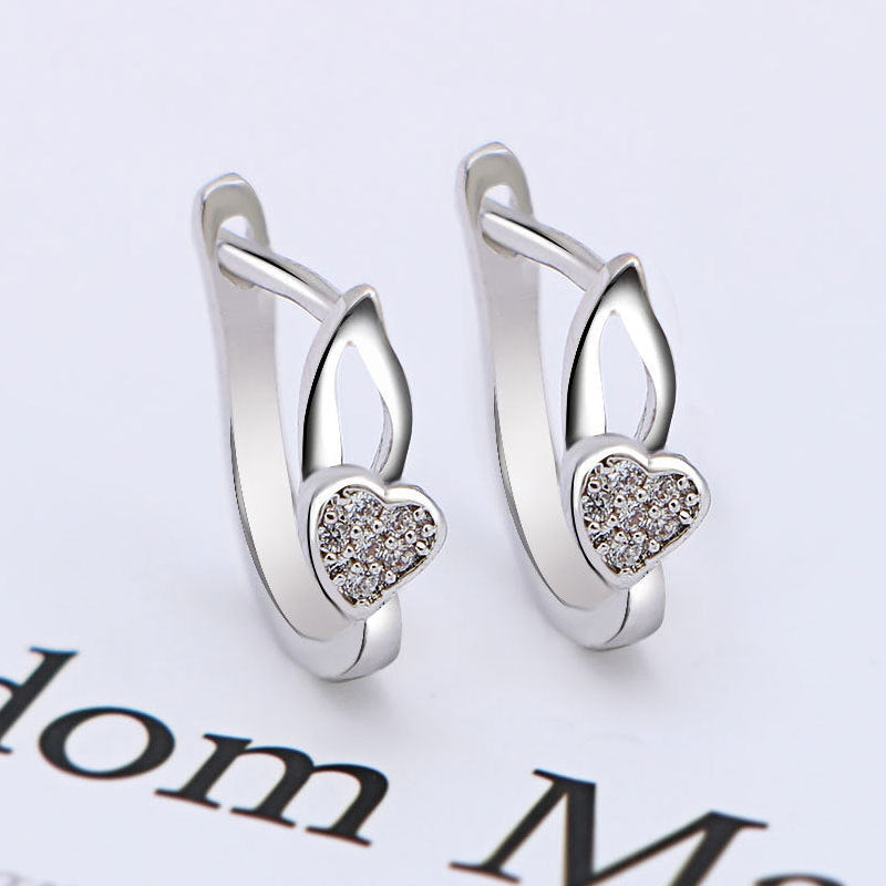 Damen Ohrstecker mit herzförmigem Design und funkelnden Zirkonia-Elementen Shop Nory