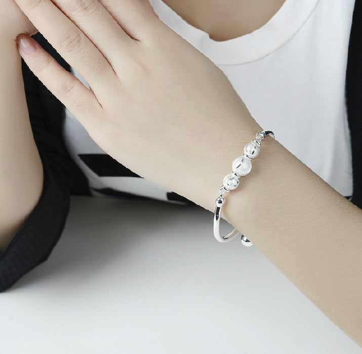 Damen Armreif mit funkelndem Kristallbesatz und modernem Design Shop Nory