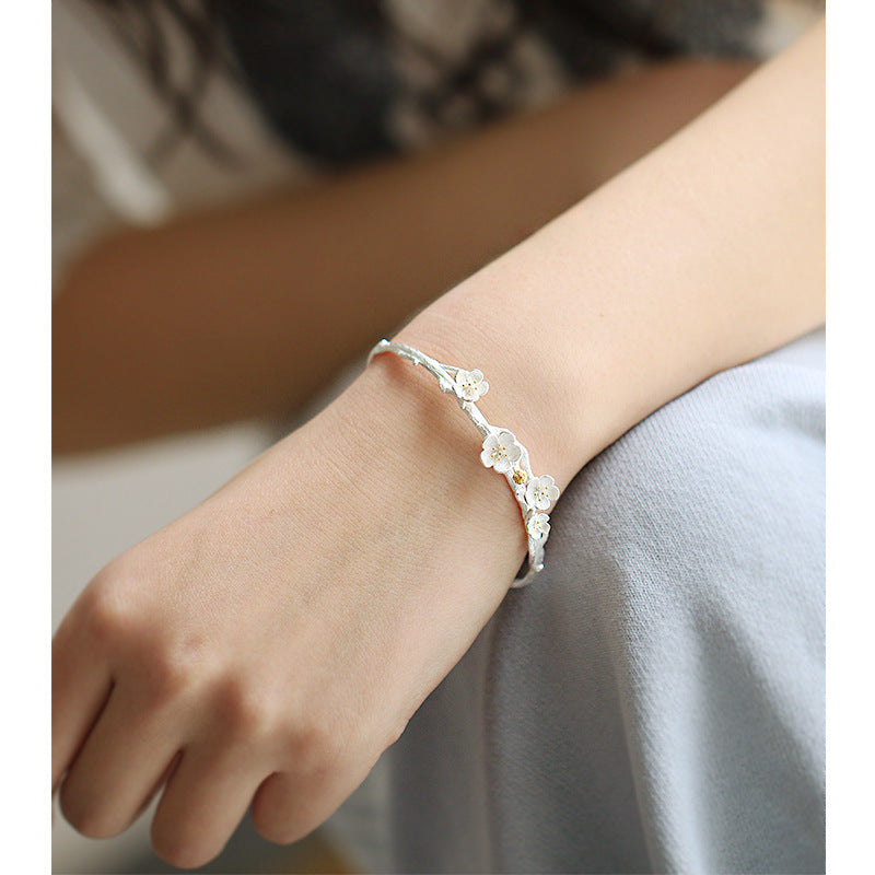 Damenring mit floralem Design und feinen Details Shop Nory