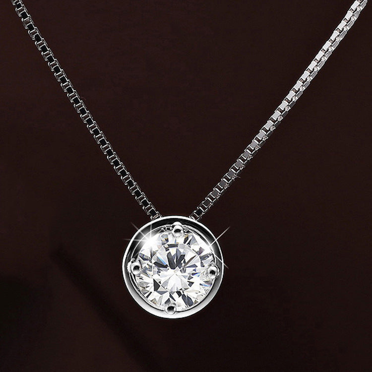 Damen Halskette mit funkelndem Zirkonia-Anhänger und eleganter Fassung Shop Nory