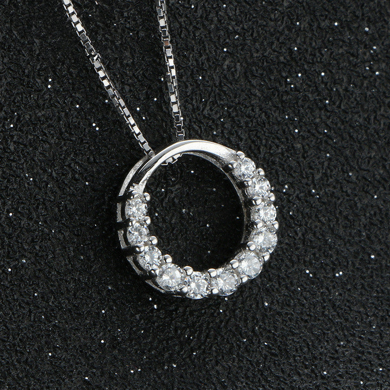 Damen Halskette mit funkelndem Kreisanhänger aus hochwertigem Zirkonia Shop Nory