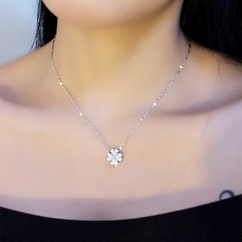 Damen Halskette mit herzförmigem Glücksanhänger und funkelnden Zirkonia Shop Nory