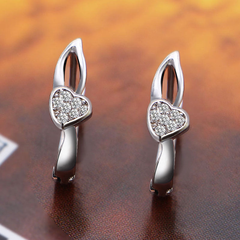 Damen Ohrstecker mit herzförmigem Design und funkelnden Zirkonia-Elementen Shop Nory