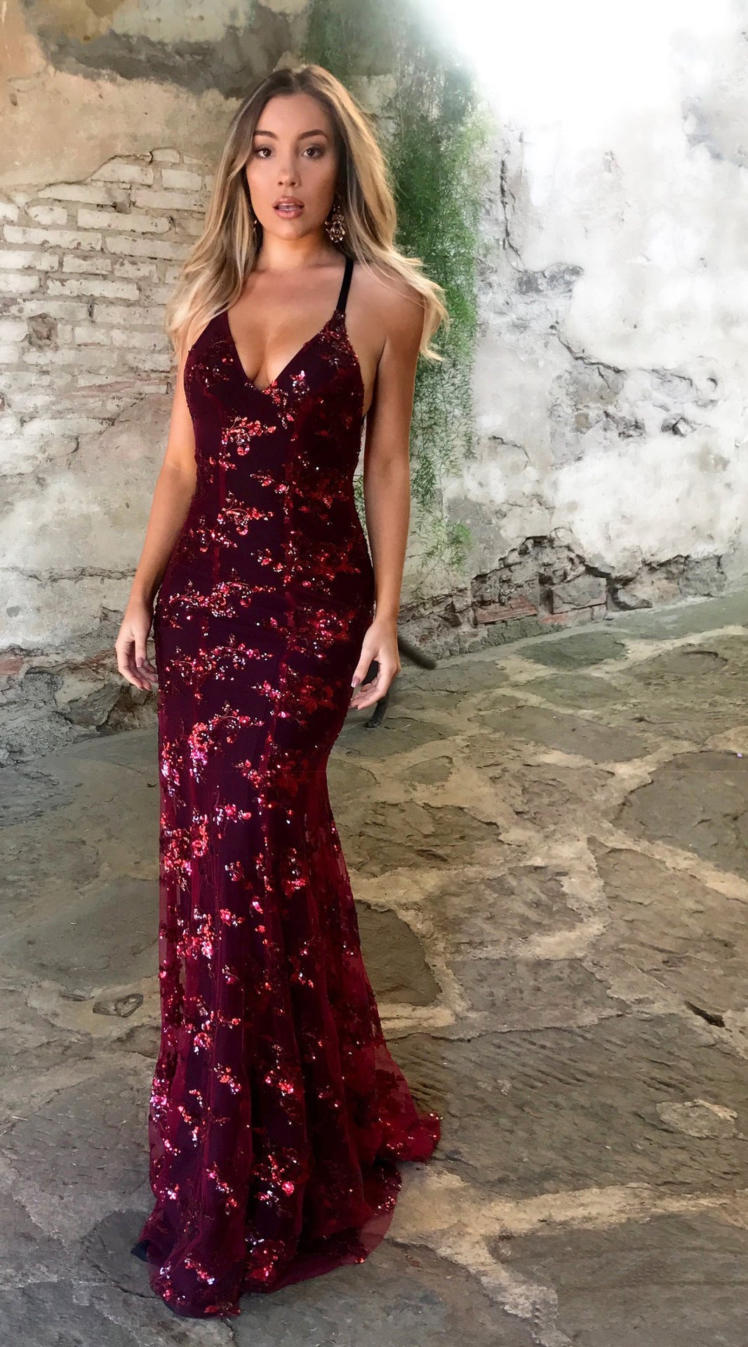 Glamouröses Damen Abendkleid mit Filigraner Paillettenverzierung und Elegantem Rückenschnitt für Abendveranstaltungen