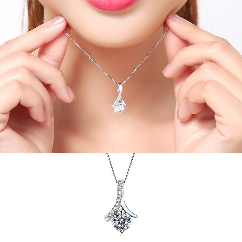 Damen Halskette mit hochwertigem Zirkonia-Anhänger und eleganten Details Shop Nory