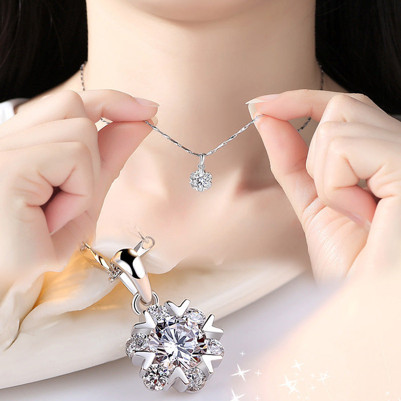 Damen-Halskette mit blühendem Schneeflockenanhänger und funkelnden Zirkonia Shop Nory